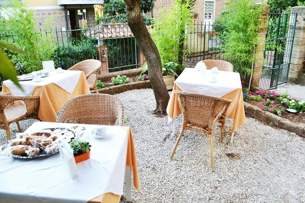 La Luna Di Roma B&B 2*, Rome Italy